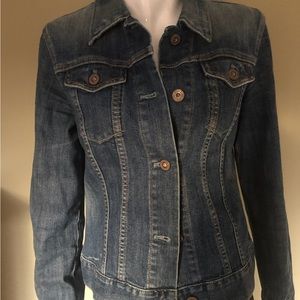N0062 Gap Denim Jacket M classic blue faded look Cotton and 2% spandex buttoned
